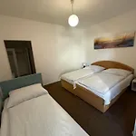 Vis A Vis Pensión 3*